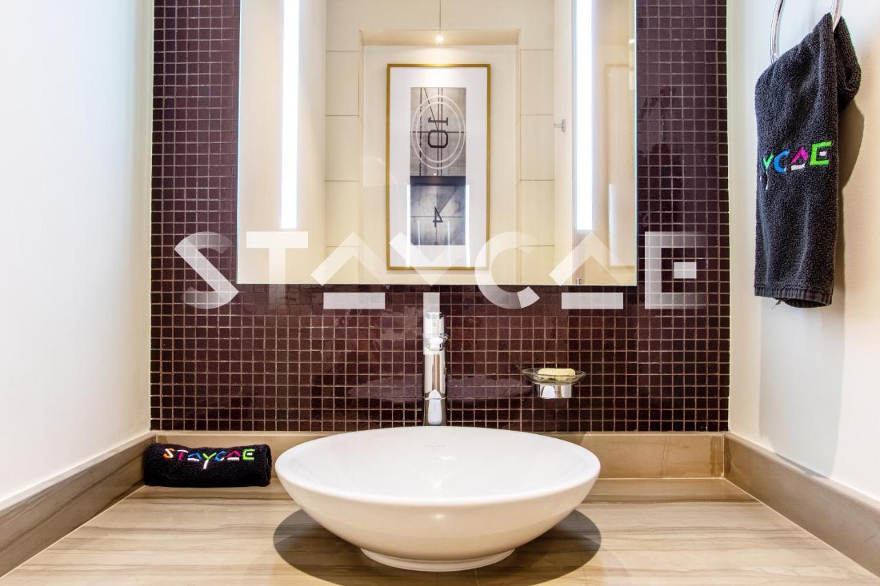 Staycae Paramount Towers Lägenhet Dubai