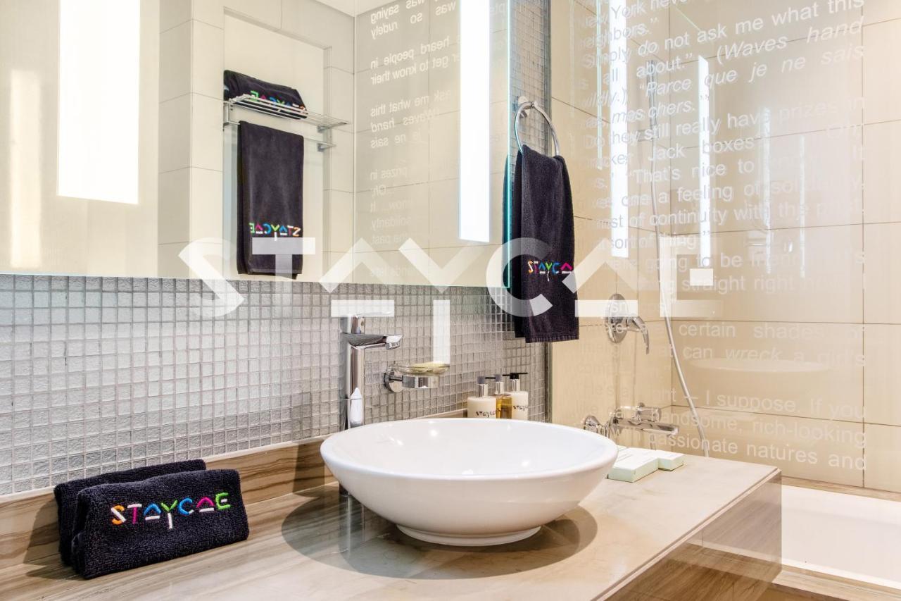 Staycae Paramount Towers Lägenhet Dubai