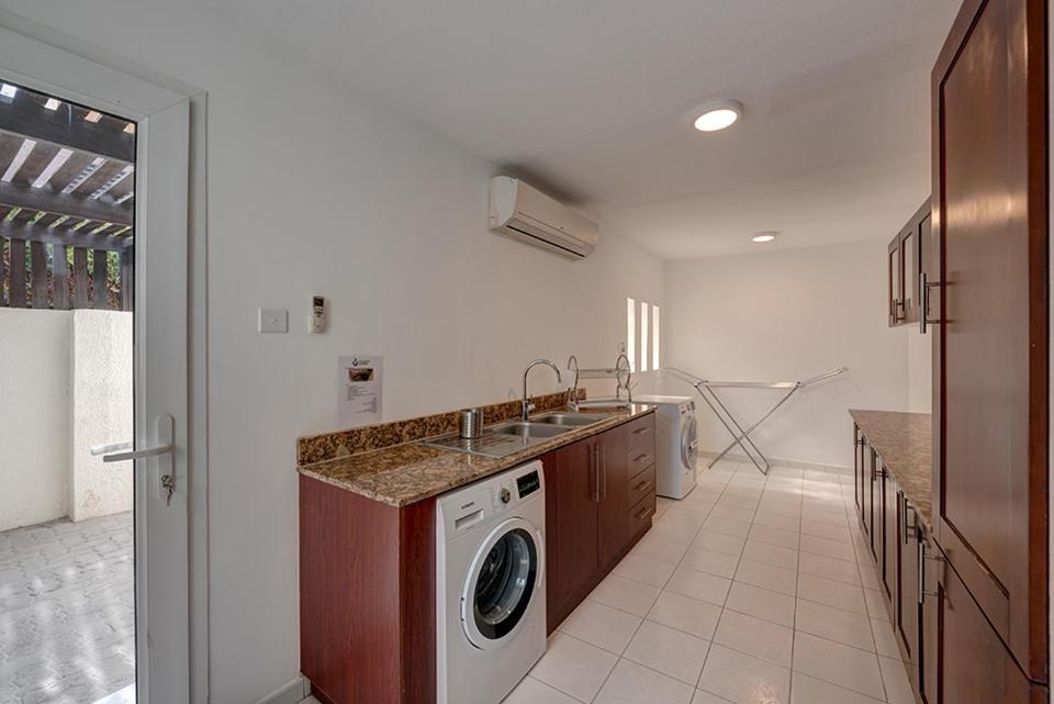 J5 Four Bedroom In Al Wasl Villa Dubai