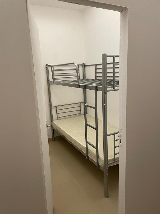 Bed Space For Indian And Pakistani Male Only Dubái