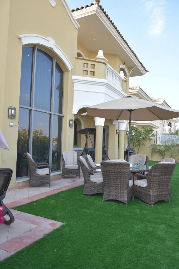 Villa Chic 4br With Assistant And Private Pool On Palm Jumeirah By Deluxe Homes Dubai