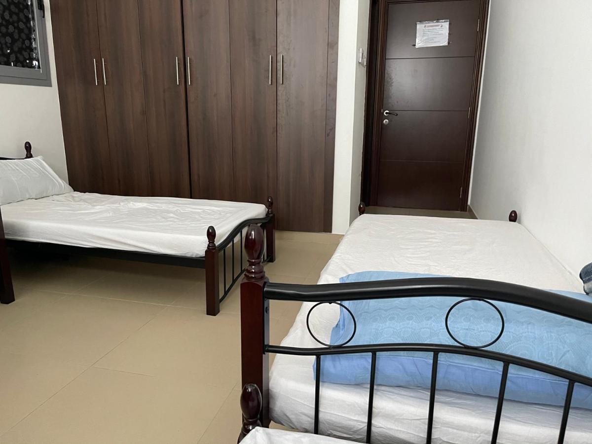Bed Space For Indian And Pakistani Male Only Apartamento Dubái