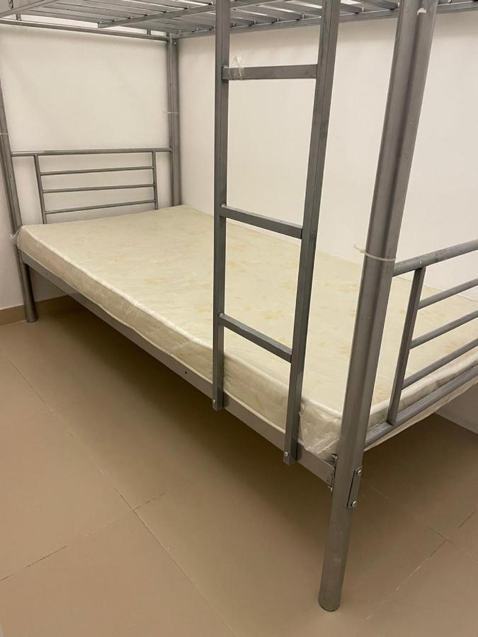 Bed Space For Indian And Pakistani Male Only Apartamento Dubái