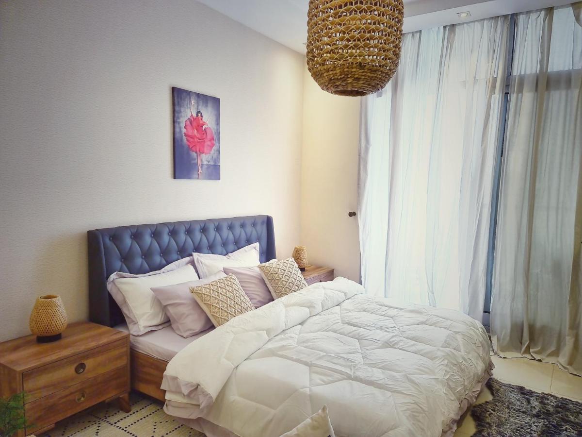 Green Sky Holiday With Shared Kitchen And Lounge Dubaï