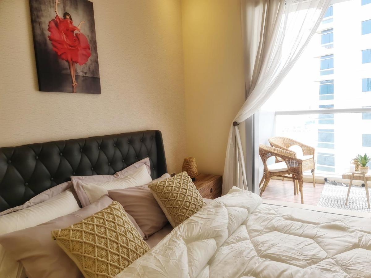 Green Sky Holiday With Shared Kitchen And Lounge