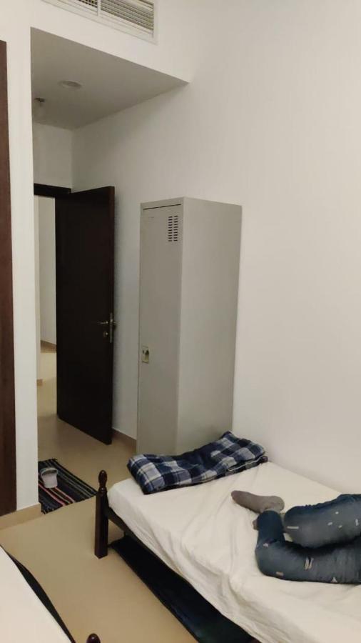 Bed Space For Indian And Pakistani Male Only Dubái