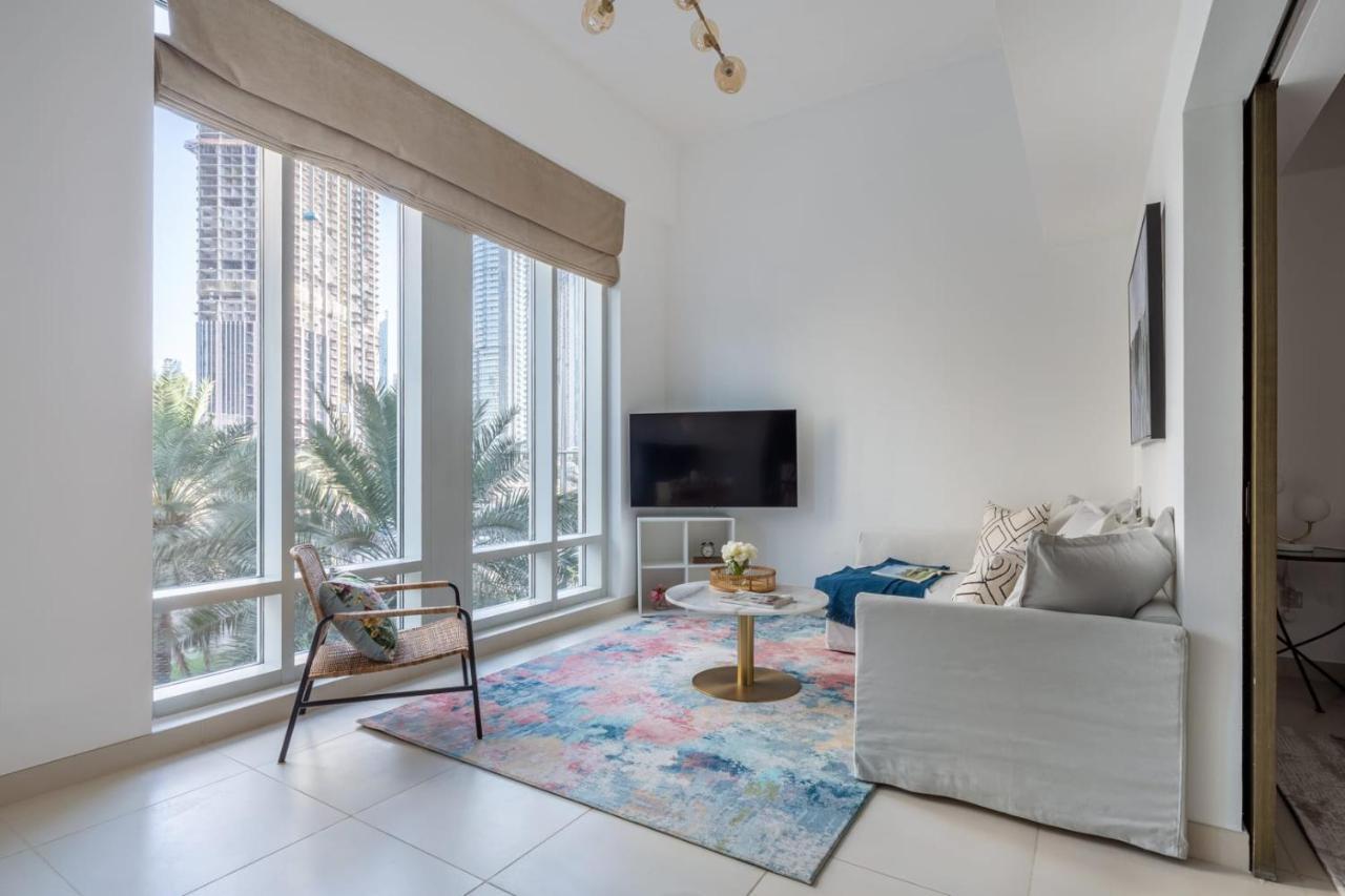 Frank Porter - Lofts Apartment Dubai