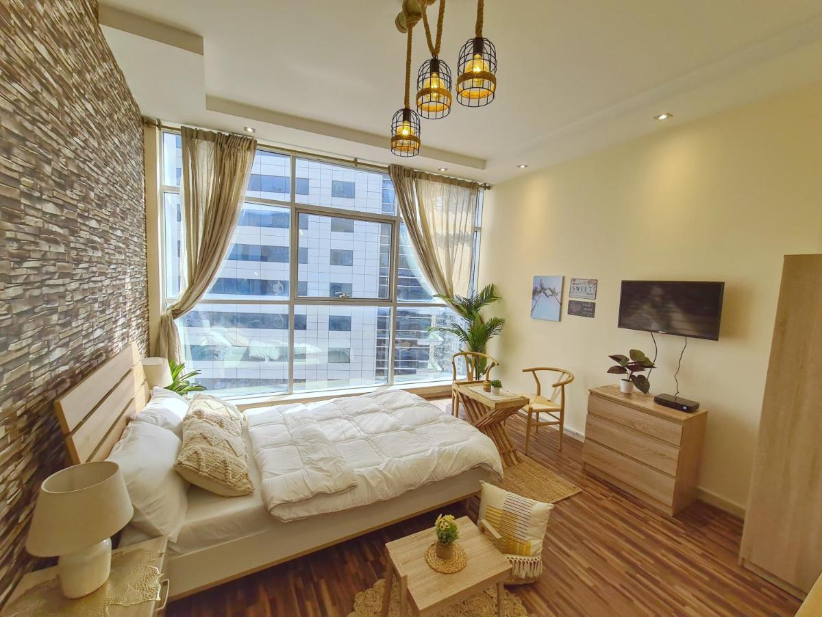 Green Sky Holiday With Shared Kitchen And Lounge Dubaï