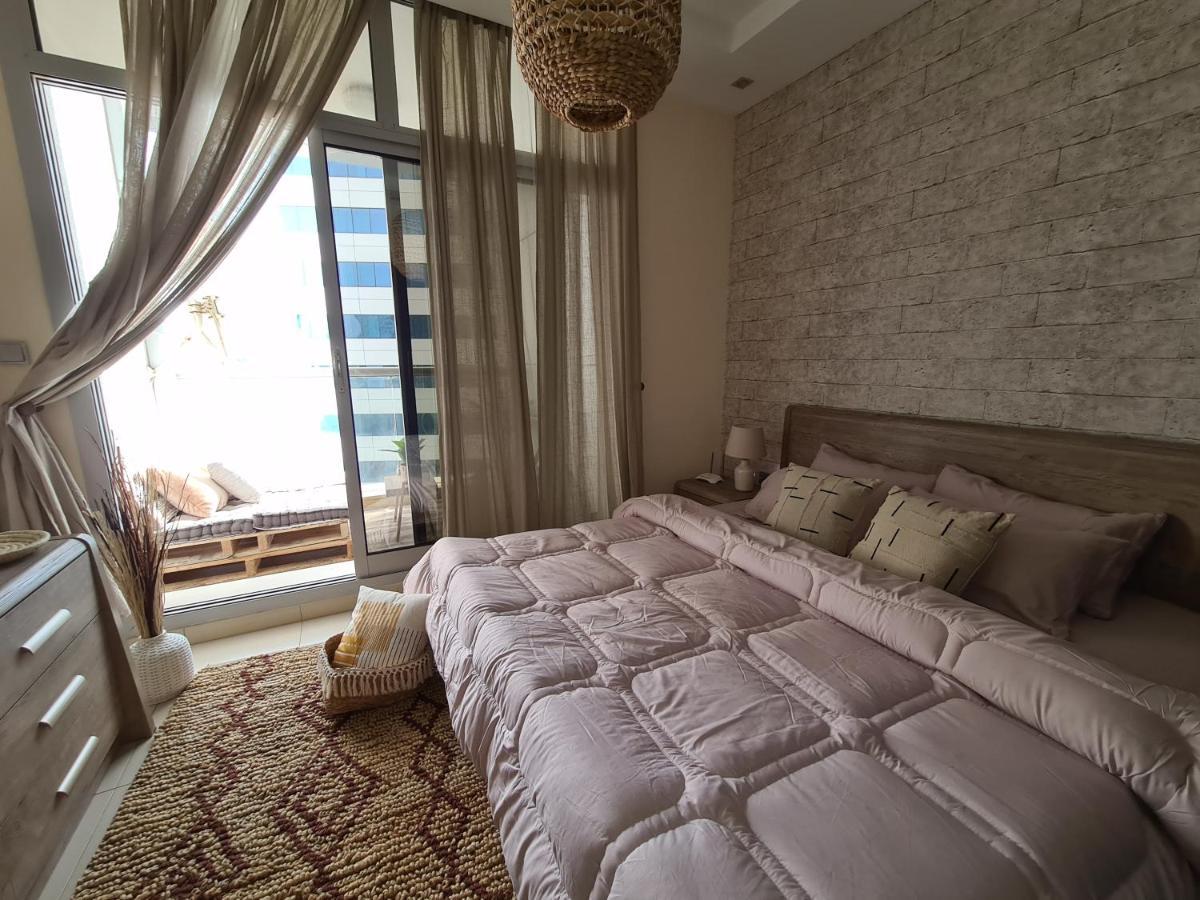 Green Sky Holiday With Shared Kitchen And Lounge Dubaï