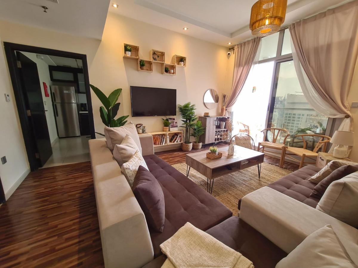Green Sky Holiday With Shared Kitchen And Lounge Dubaï