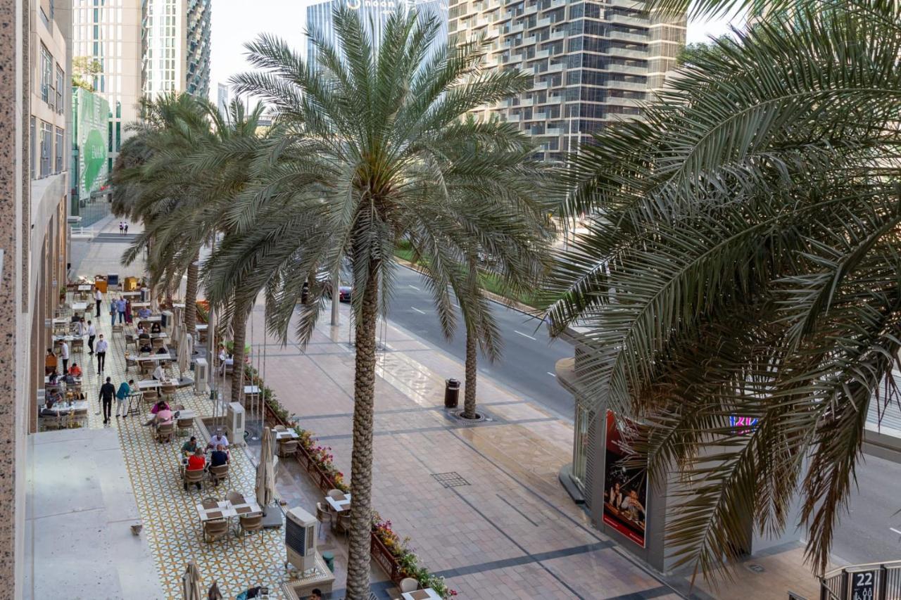 Frank Porter - Lofts Apartment Dubai