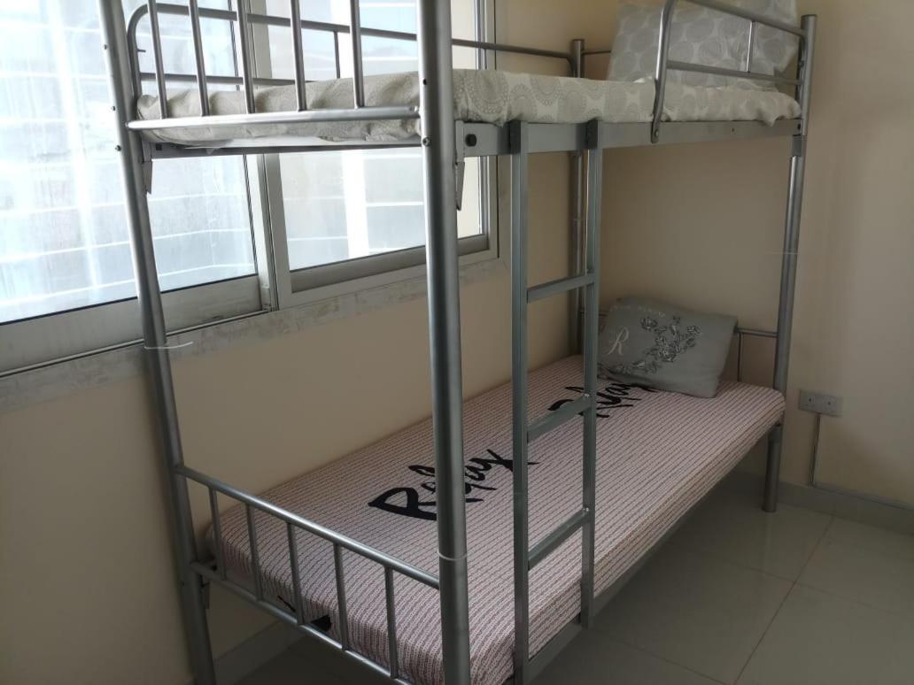 Albergue Private Partitioned Nr Mall Of Emirates Dubai
