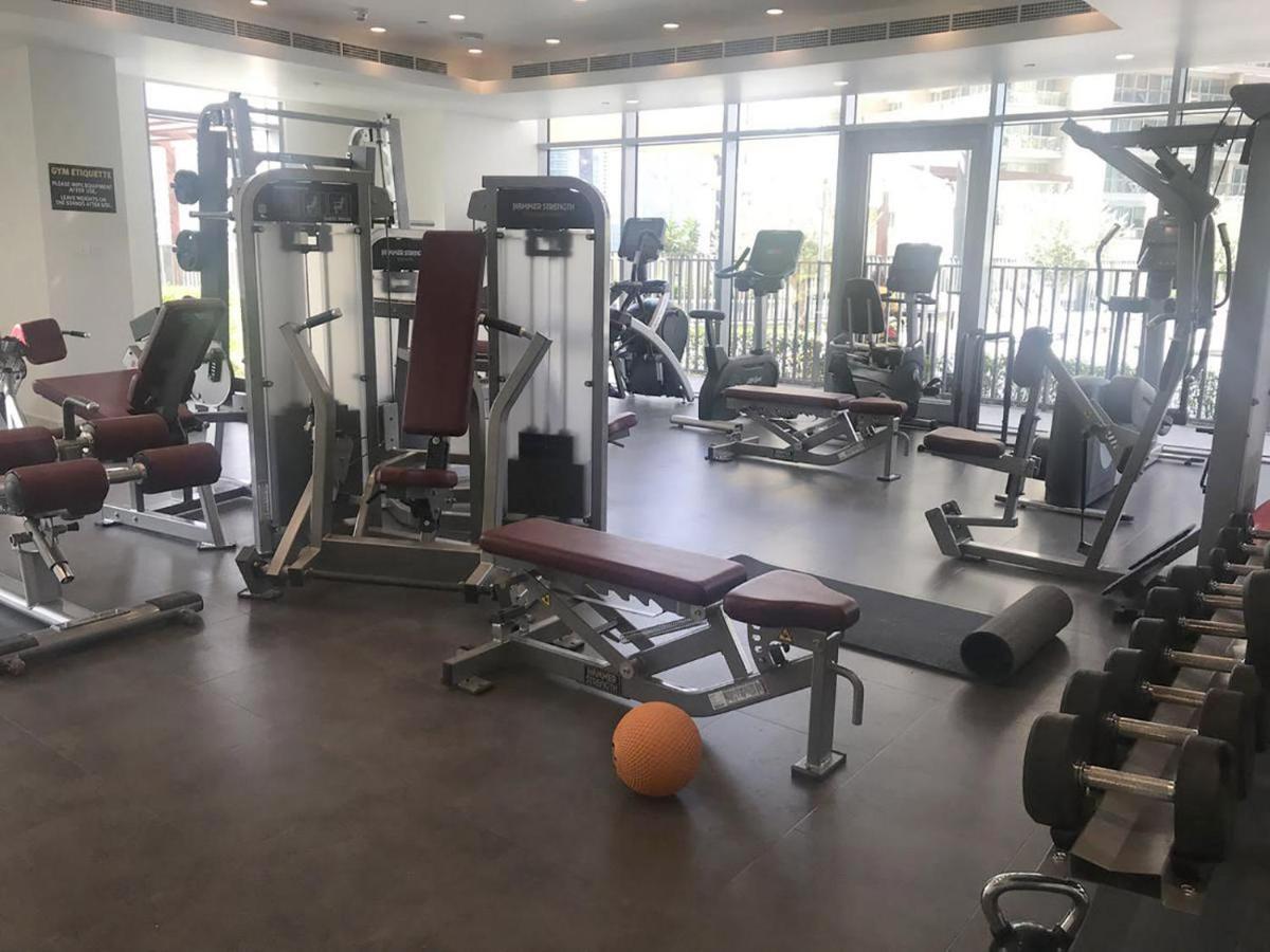 Elegant With Balcony Minutes From Burj Khalifa Appartamento