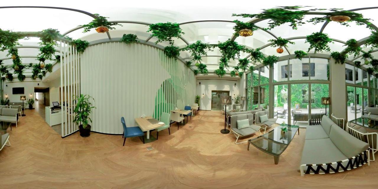 Lemon Tree Hotel, Jumeirah Hotel 4*
