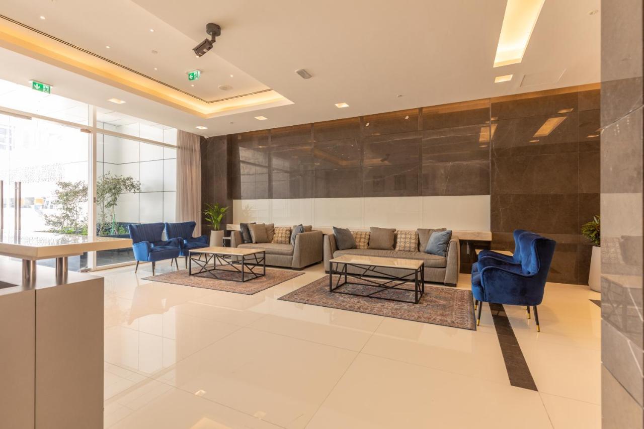 Apartment Grand Homes *