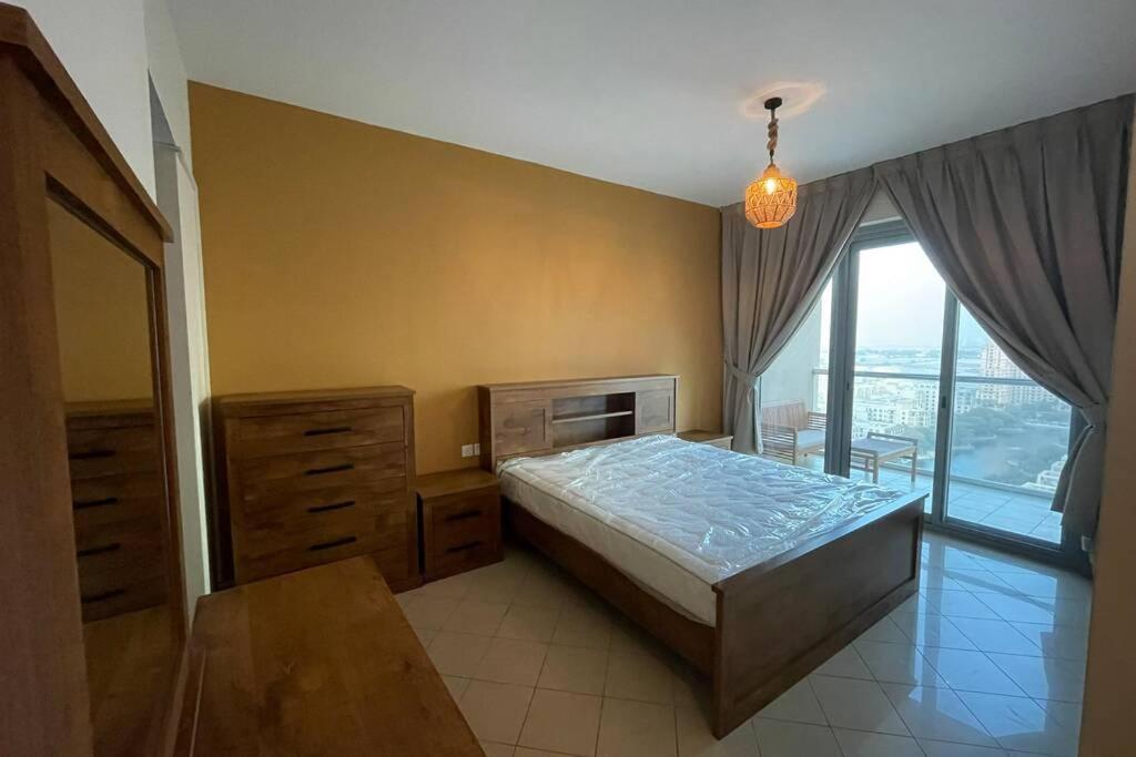 Cozy 2 Bedroom Apt Golf Tower Greens, Stunning Golf Views Apartamento Dubái