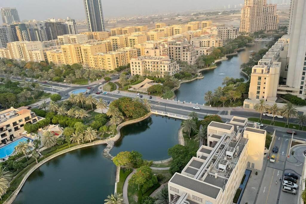 Cozy 2 Bedroom Apt Golf Tower Greens, Stunning Golf Views Apartamento Dubái