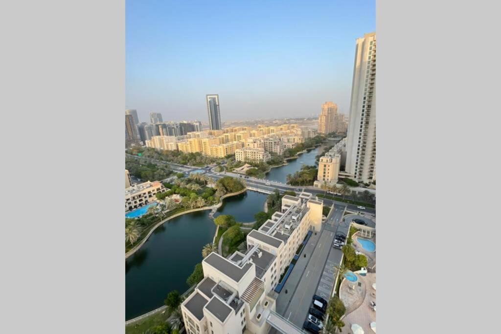 Cozy 2 Bedroom Apt Golf Tower Greens, Stunning Golf Views Apartamento Dubái