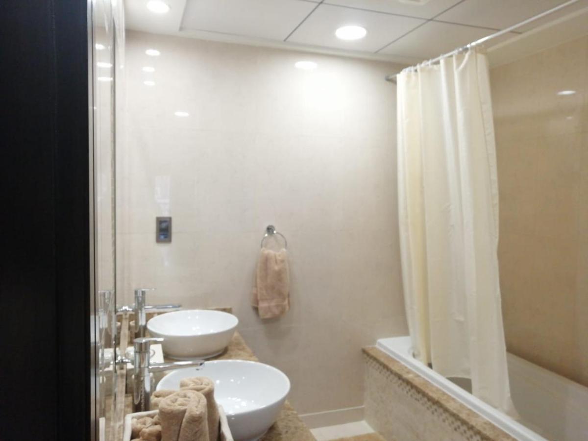 Lejlighed 2 Bedroom In Palm Jumeirah Crescent Balqis Direct Beach Access