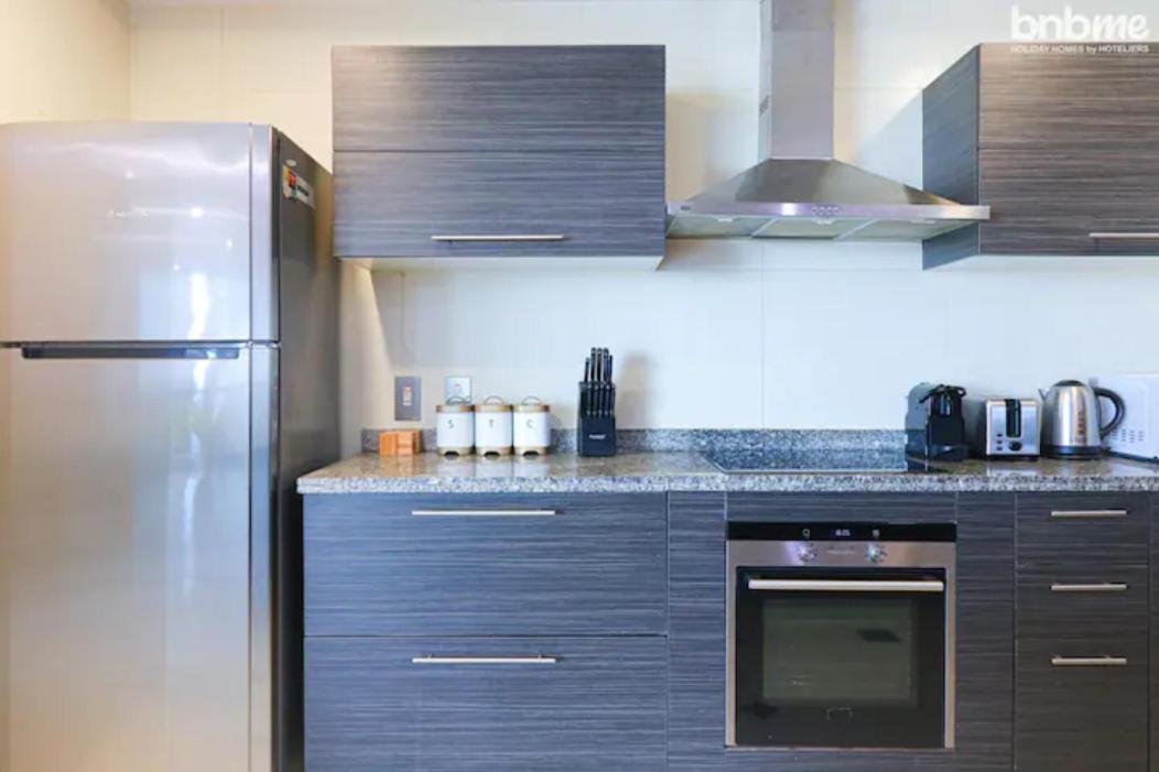 Bnbmehomes - Designer 3b - Sea Views - Marina Apartment *