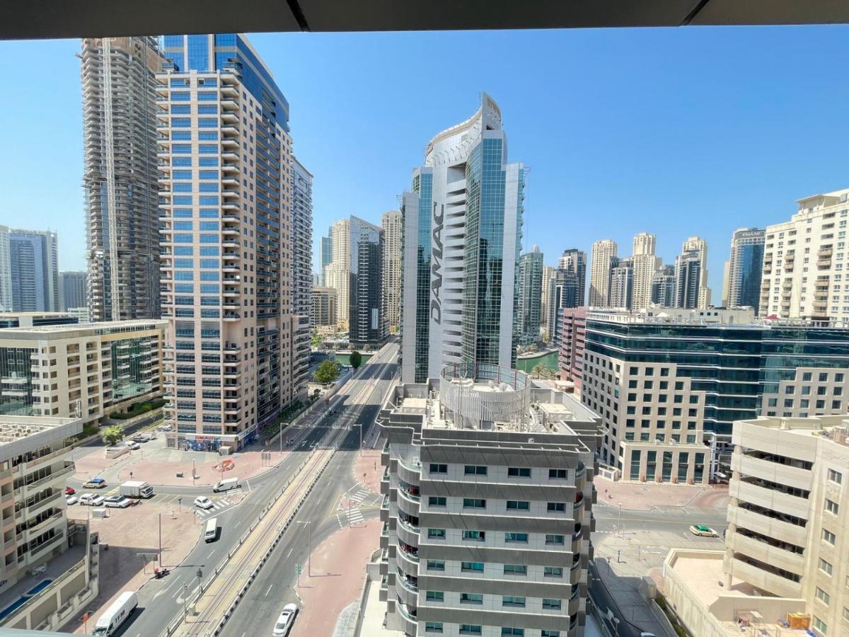 Private Gorgeous With Marina View With Shared Kitchen In Shared Dubai