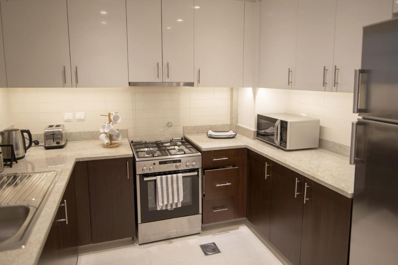 Elegant With Balcony Minutes From Burj Khalifa Appartamento