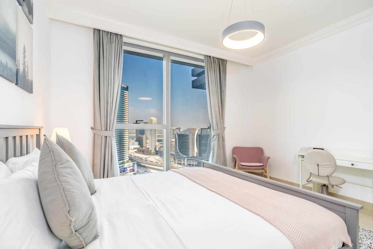 Lux Boulevard Point Sky Line Views Apartment