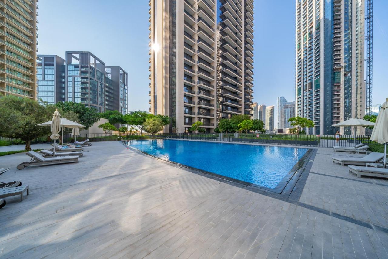 Elegant With Balcony Minutes From Burj Khalifa *