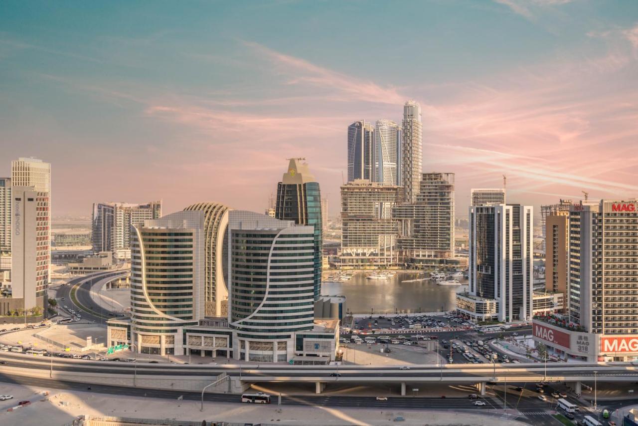 Lux Boulevard Point Sky Line Views