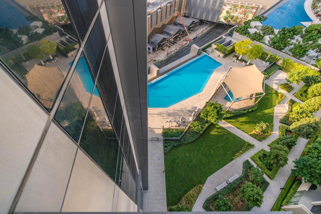 Lux Boulevard Point Sky Line Views
