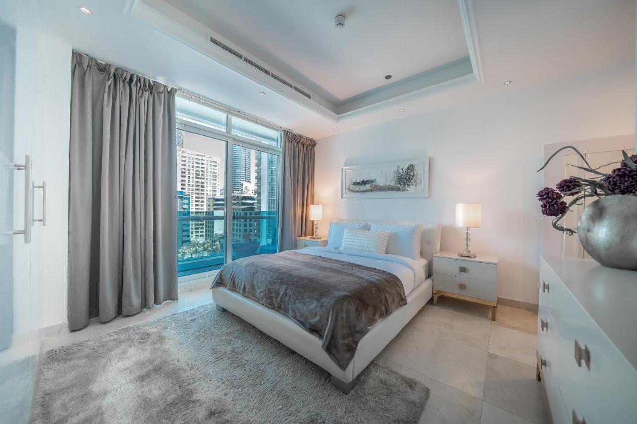 Apartamento Higuests - Spacious 1br In Marina With Amazing Views Dubái