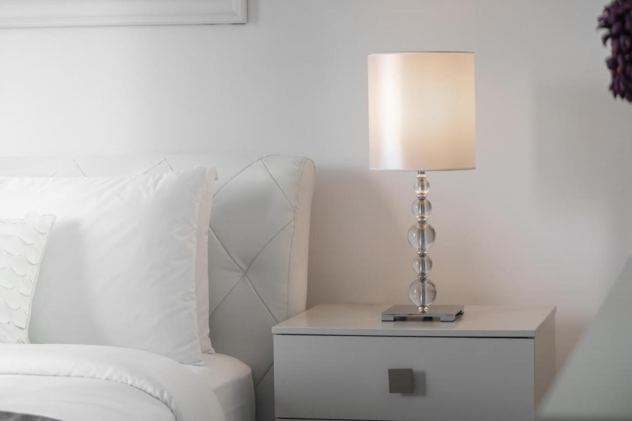 Apartamento Higuests - Spacious 1br In Marina With Amazing Views Dubái