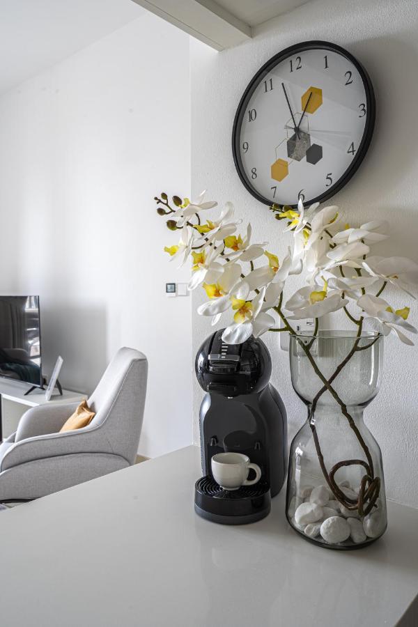 Higuests - Artistic Apt With Balcony Overlooking Canal