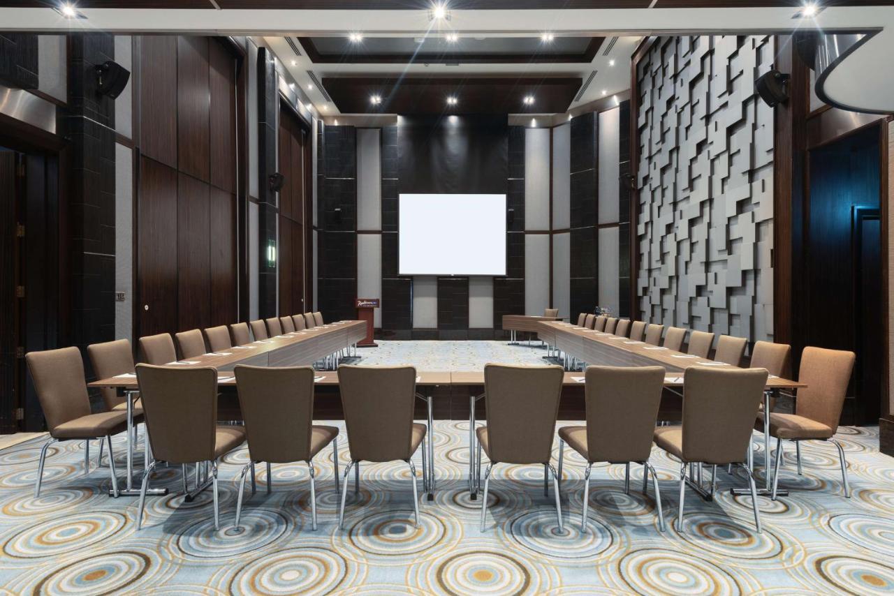 Radisson Blu Hotel, Media 4* Dubai