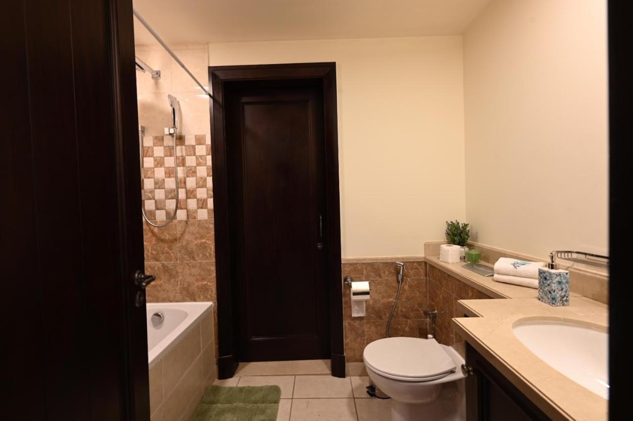 Lägenhet Newly Furnished. Cozy Apartment. Quite Location. Dubai