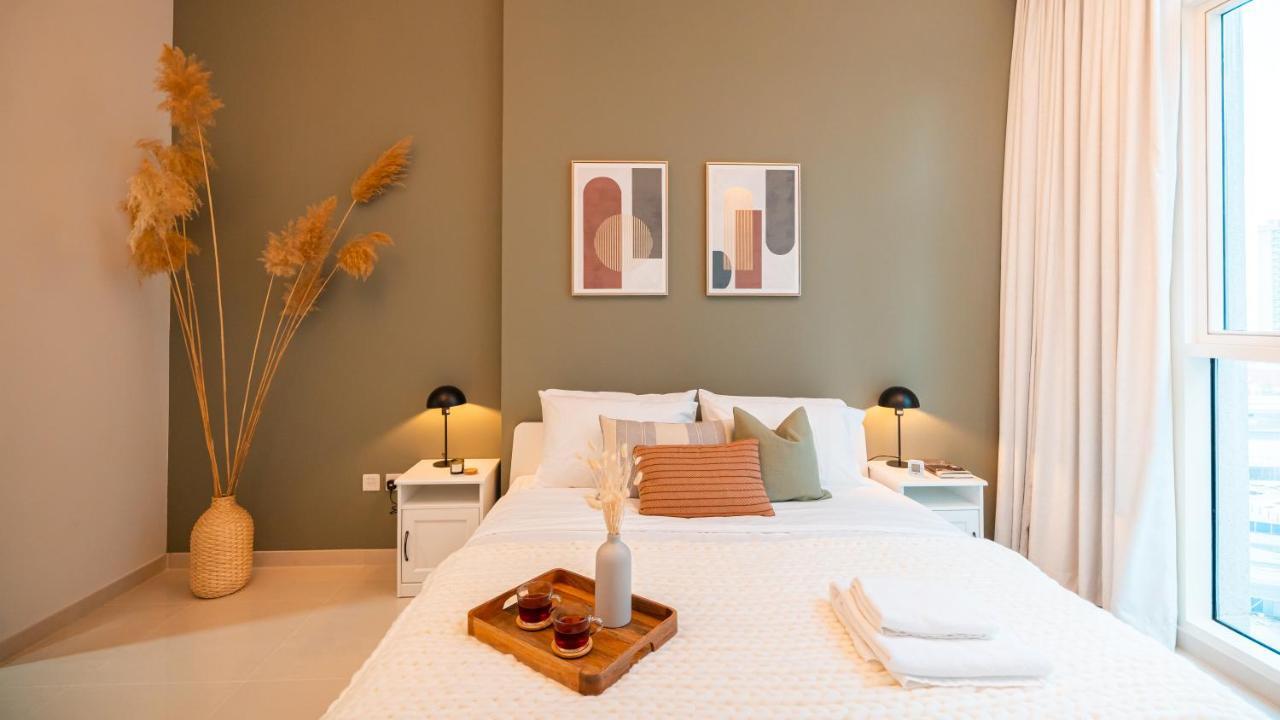 Lägenhet Superb Furnished 1Br Apt Near Dubai Mall Burj Khalifa Dubai