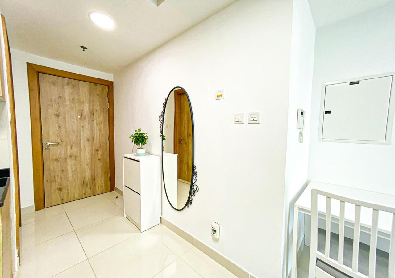 Walk To The Beach Or Enjoy The Amazing View From The Balcony Appartement