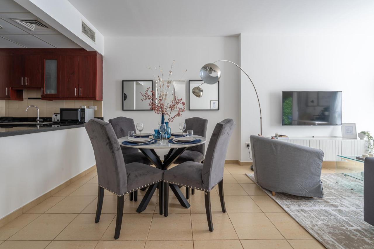 Apartamento Higuests - Charming Studio With Balcony, Minutes To The Dubai