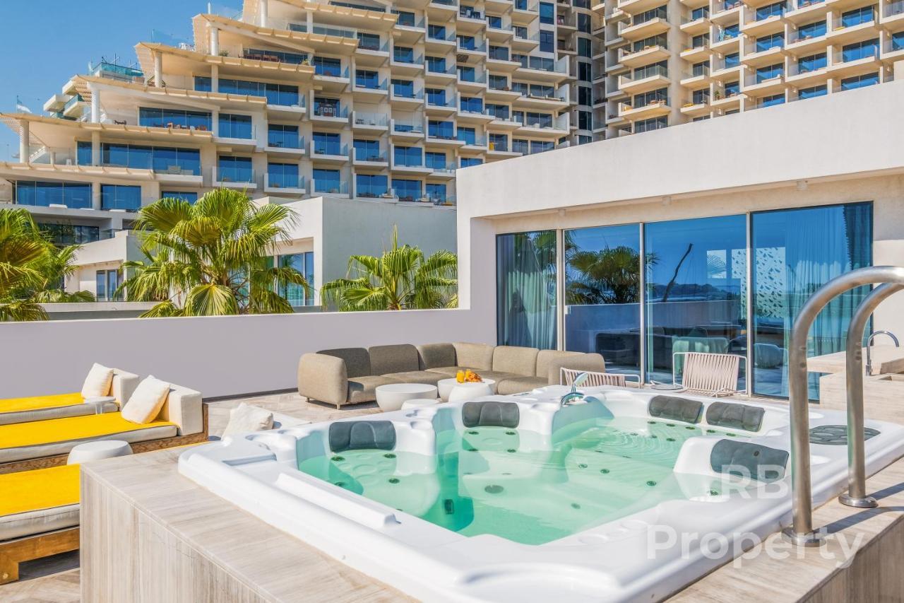 Five Palm - Three Floors, Private Pool, Jacuzzi Villa Dubai