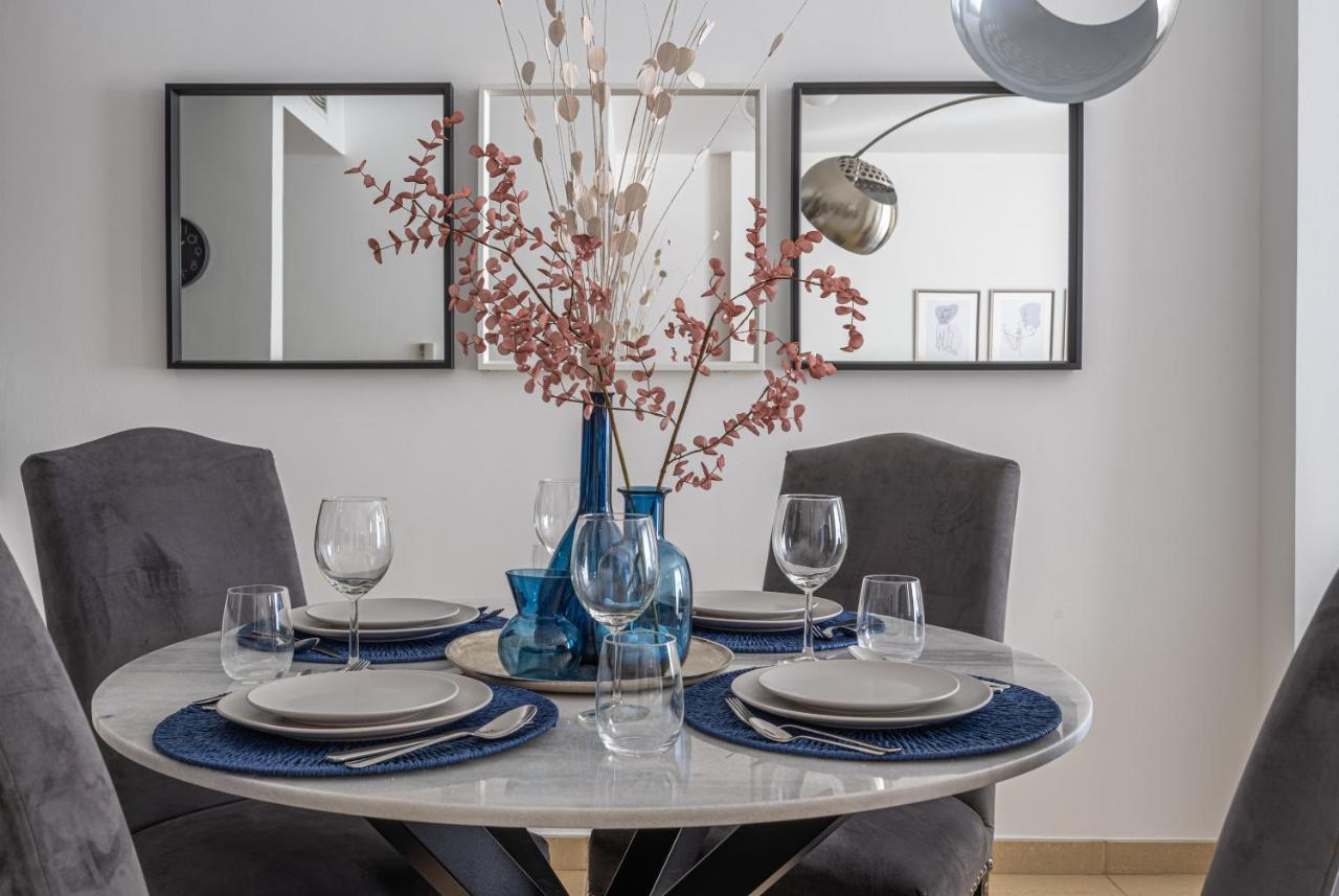 Higuests - Charming Studio With Balcony, Minutes To The Apartamento