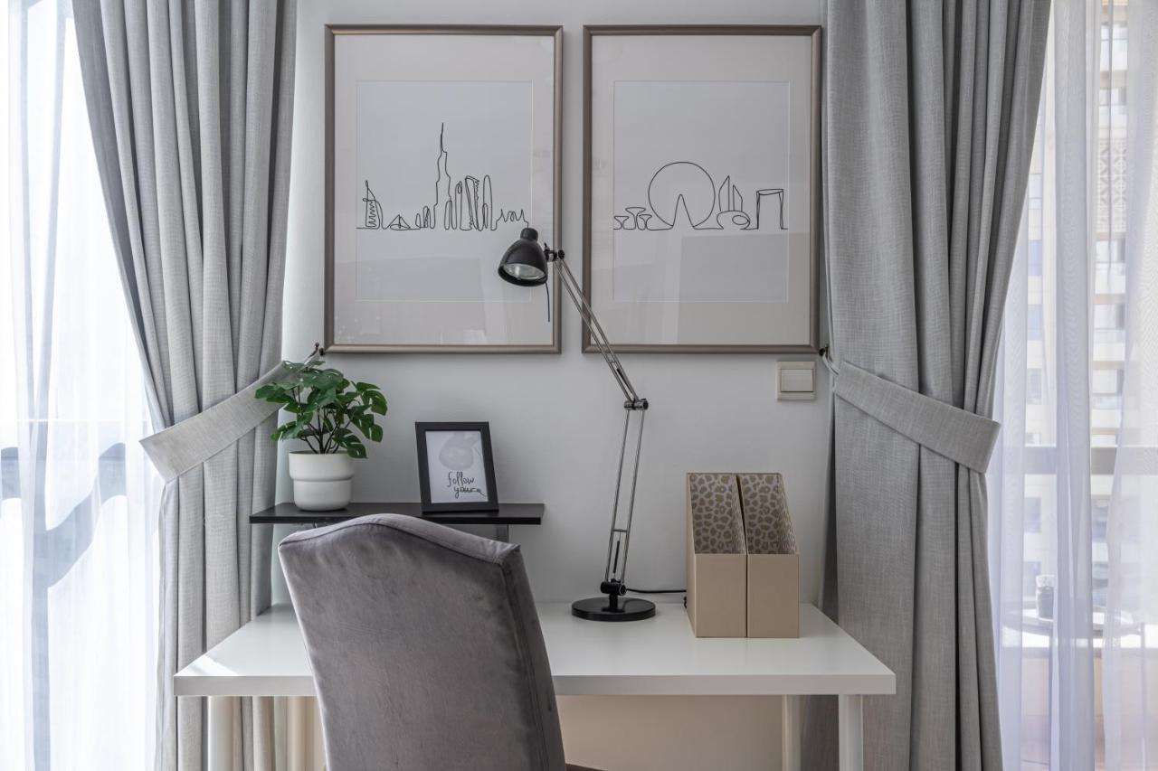 Higuests - Charming Studio With Balcony, Minutes To The Apartamento Dubai