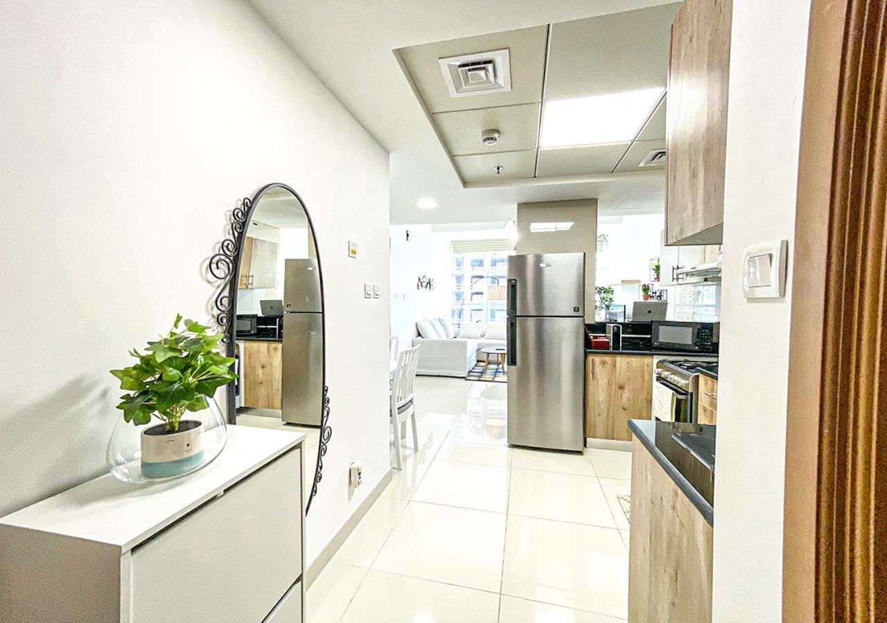 Appartement Walk To The Beach Or Enjoy The Amazing View From The Balcony Dubai