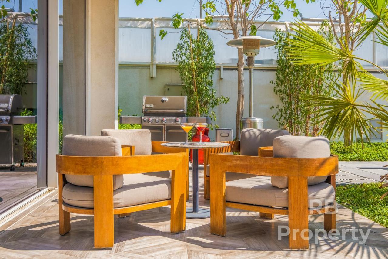 Five Palm - Three Floors, Private Pool, Jacuzzi Villa Dubai