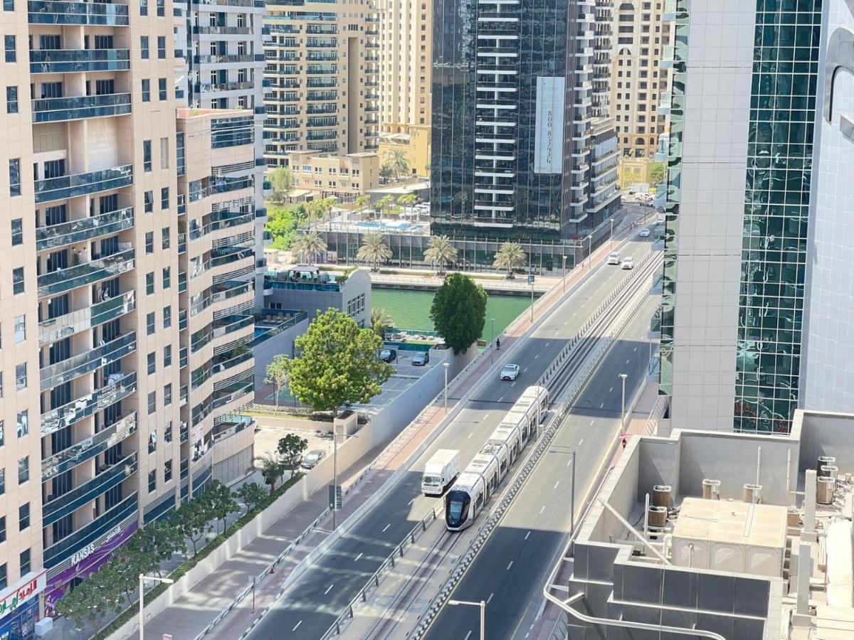 Luxury With Marina View Close To Jbr And Metro With Shared Kitchen Habitación en casa particular *