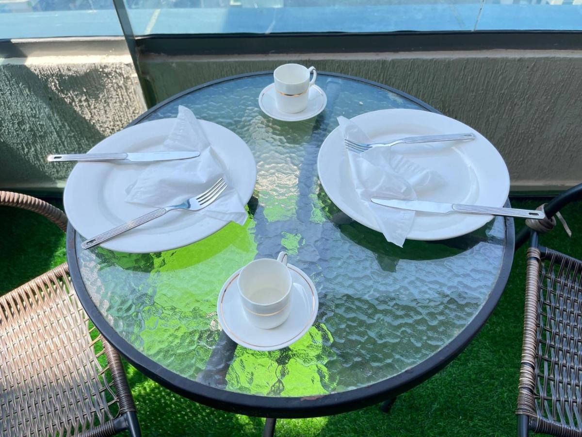 Habitación en casa particular Luxury With Marina View Close To Jbr And Metro With Shared Kitchen