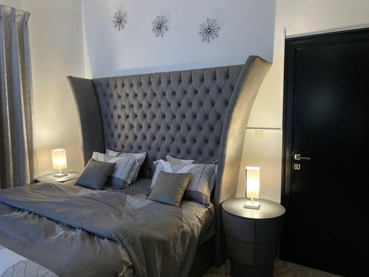 Luxury With Marina View Close To Jbr And Metro With Shared Kitchen Dubái