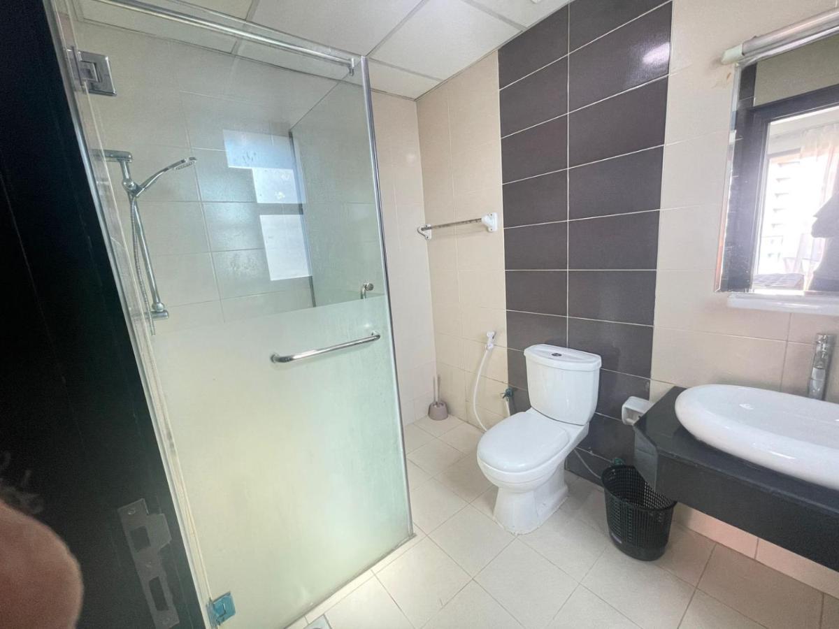 Habitación en casa particular Luxury With Marina View Close To Jbr And Metro With Shared Kitchen