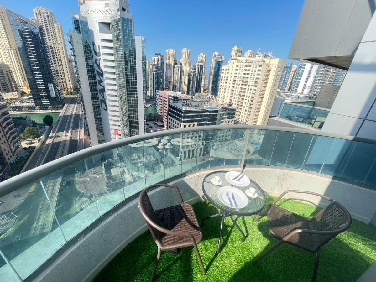 Luxury With Marina View Close To Jbr And Metro With Shared Kitchen Habitación en casa particular