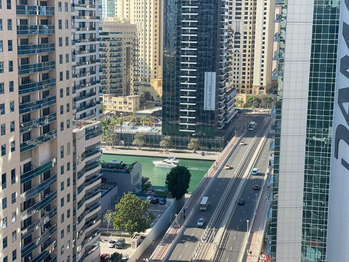 Luxury With Marina View Close To Jbr And Metro With Shared Kitchen Habitación en casa particular