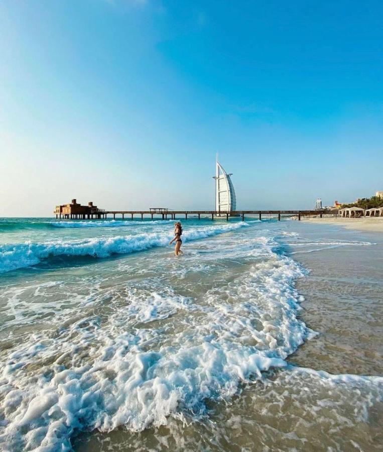 Luxury With Marina View Close To Jbr And Metro With Shared Kitchen Dubái